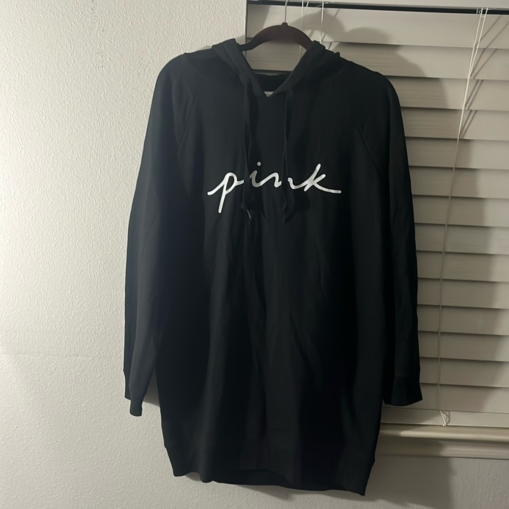 BRAND NEW!! PINK oversized hoodie. Black. Size medium. Never been worn.